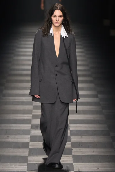Look 30